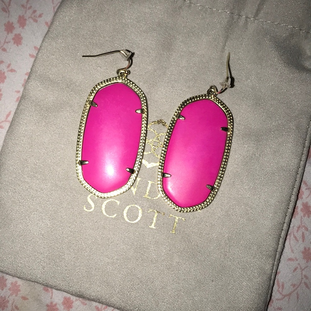 Kendra Scott Danielle Earring in Magenta!